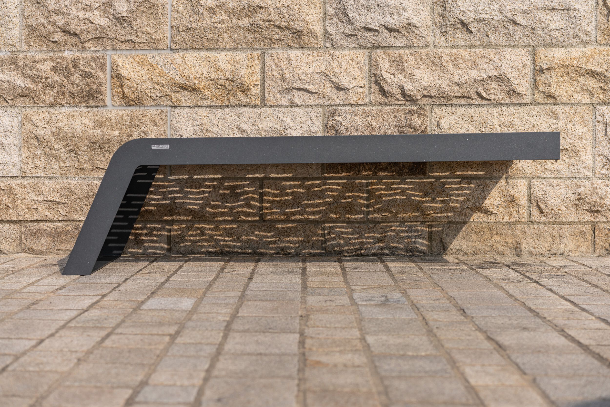 Настенная скамья из нержавеющей стали без спинки BENKERT BANKE Chalidor ARCH-00078685 - Вид №3