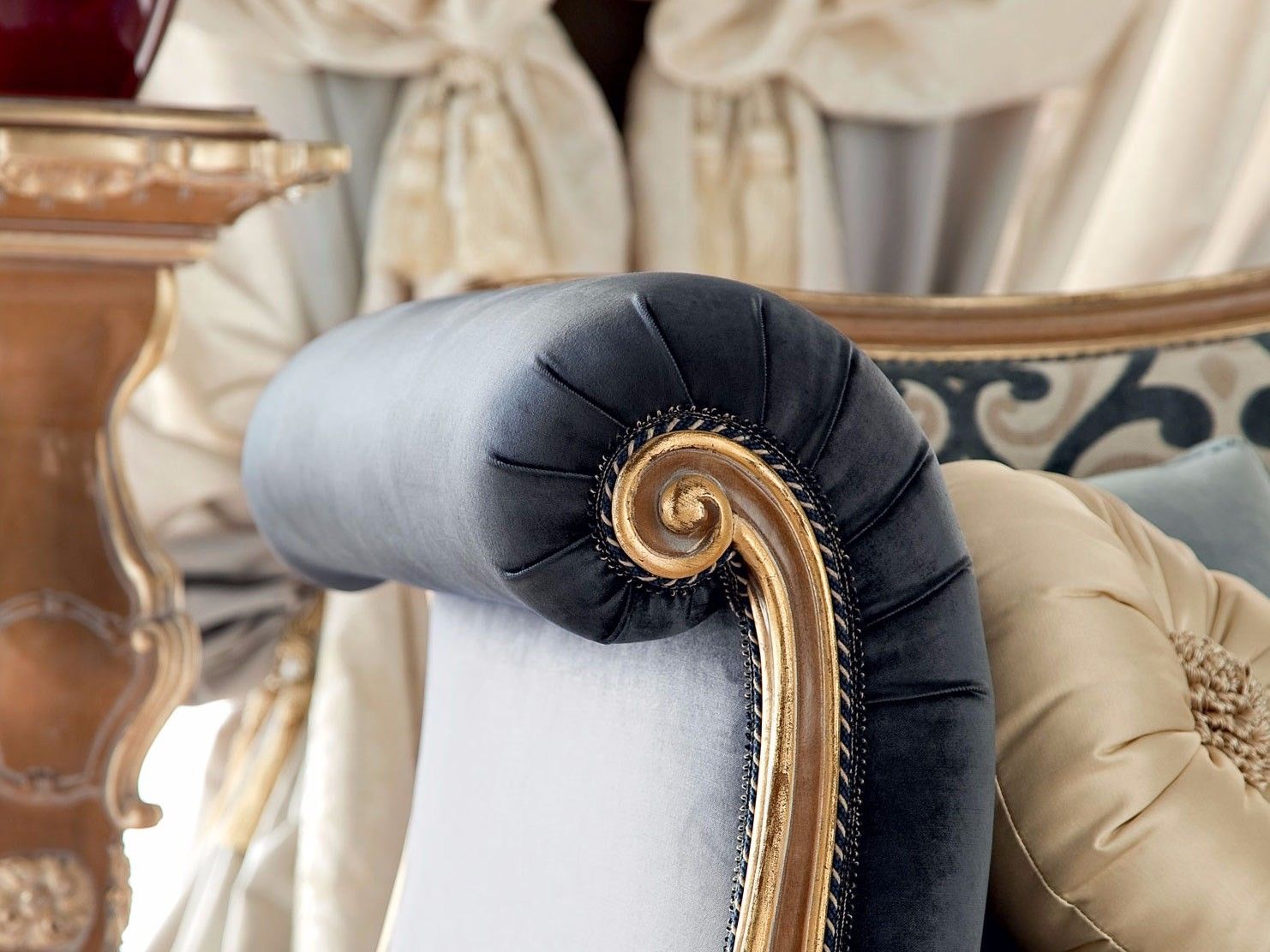 Тканевое кресло с подлокотниками Modenese Luxury Interiors Bella Vita ARCH-00071069 - Вид №1