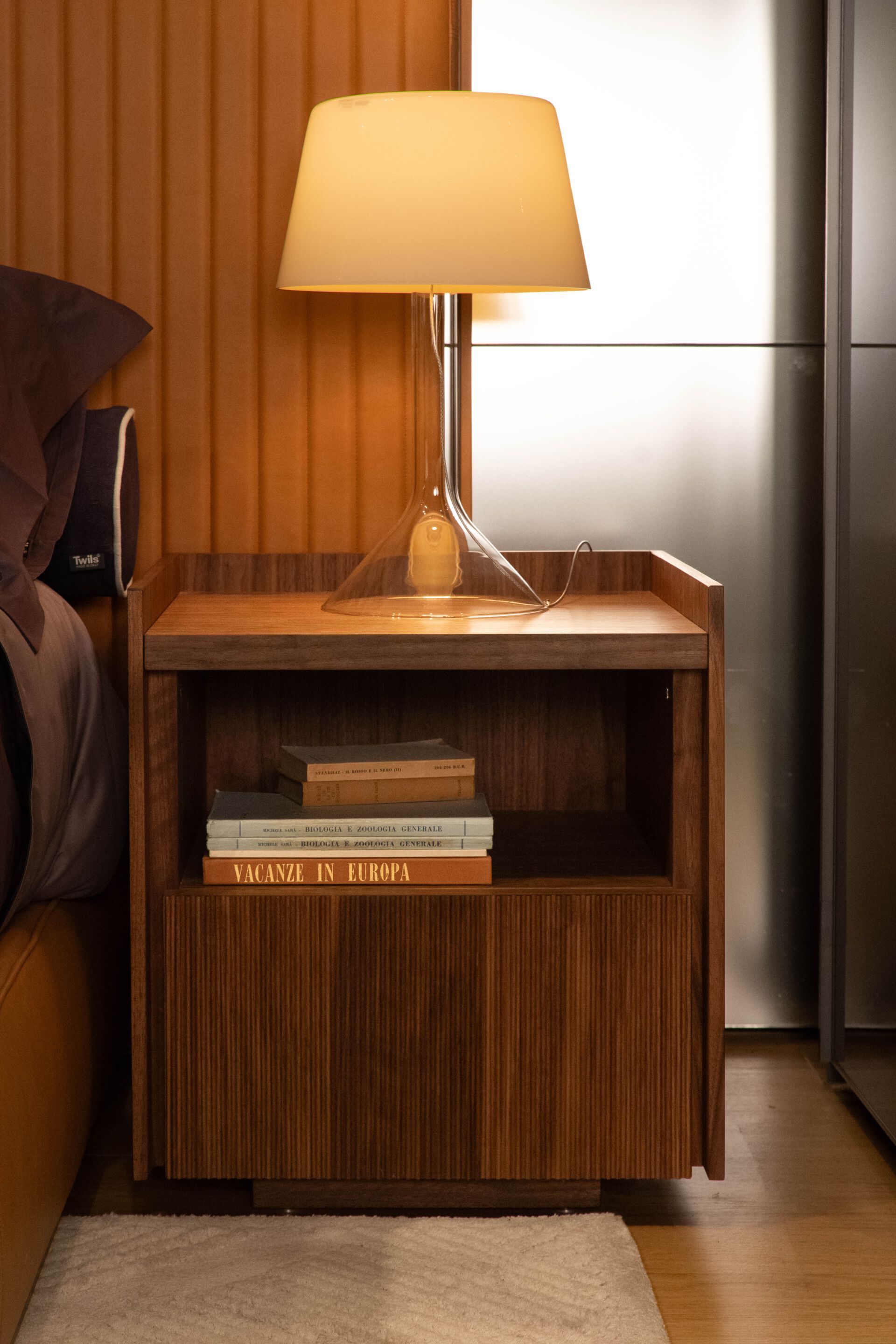 Прикроватная тумбочка из шпона с ящиками In Stock Riva1920 ARCH-00134852 - Вид №2