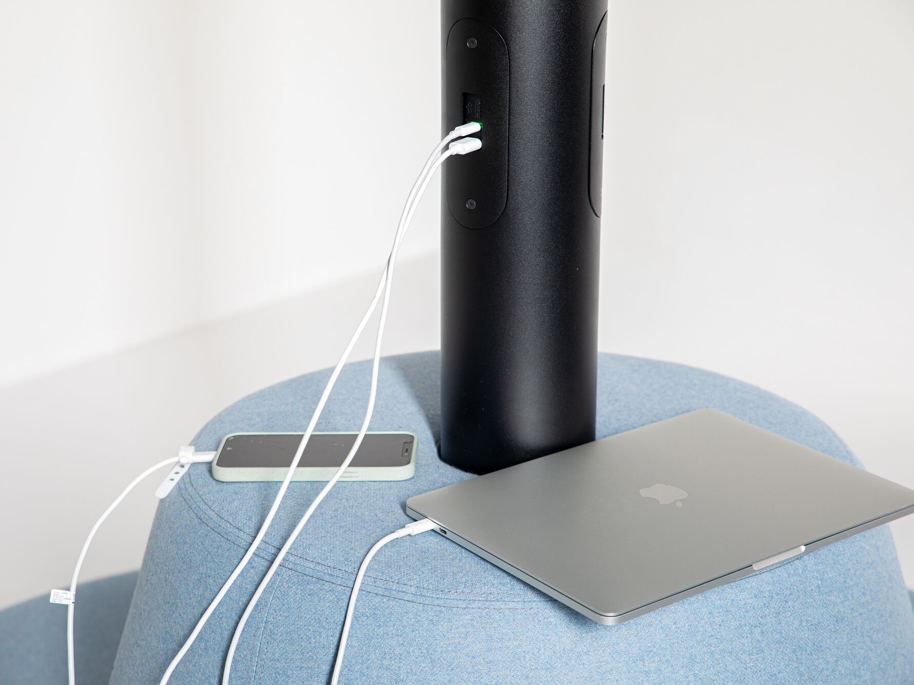 Тканевая скамья с USB-разъемом и спинкой BuzziSpace BuzziBrella Chill ARCH-00151686 - Вид №2