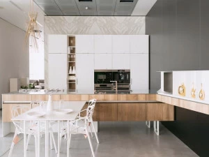 Maiullari Кухня из дерева с островом на заказ