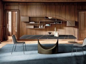 Стеклянный стол