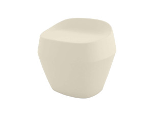 Низкий садовый стул из полиэтилена