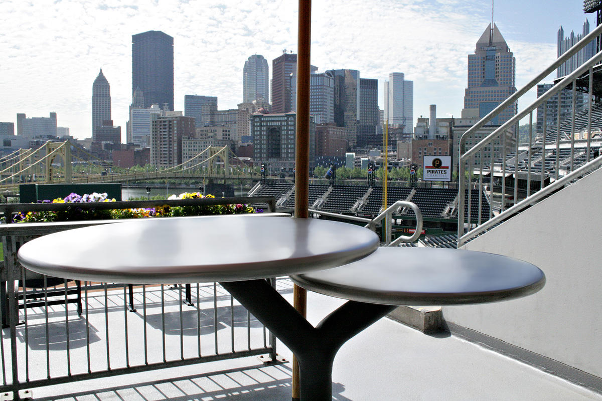 FSRT130 Стол для бистро  Forms-surfaces 