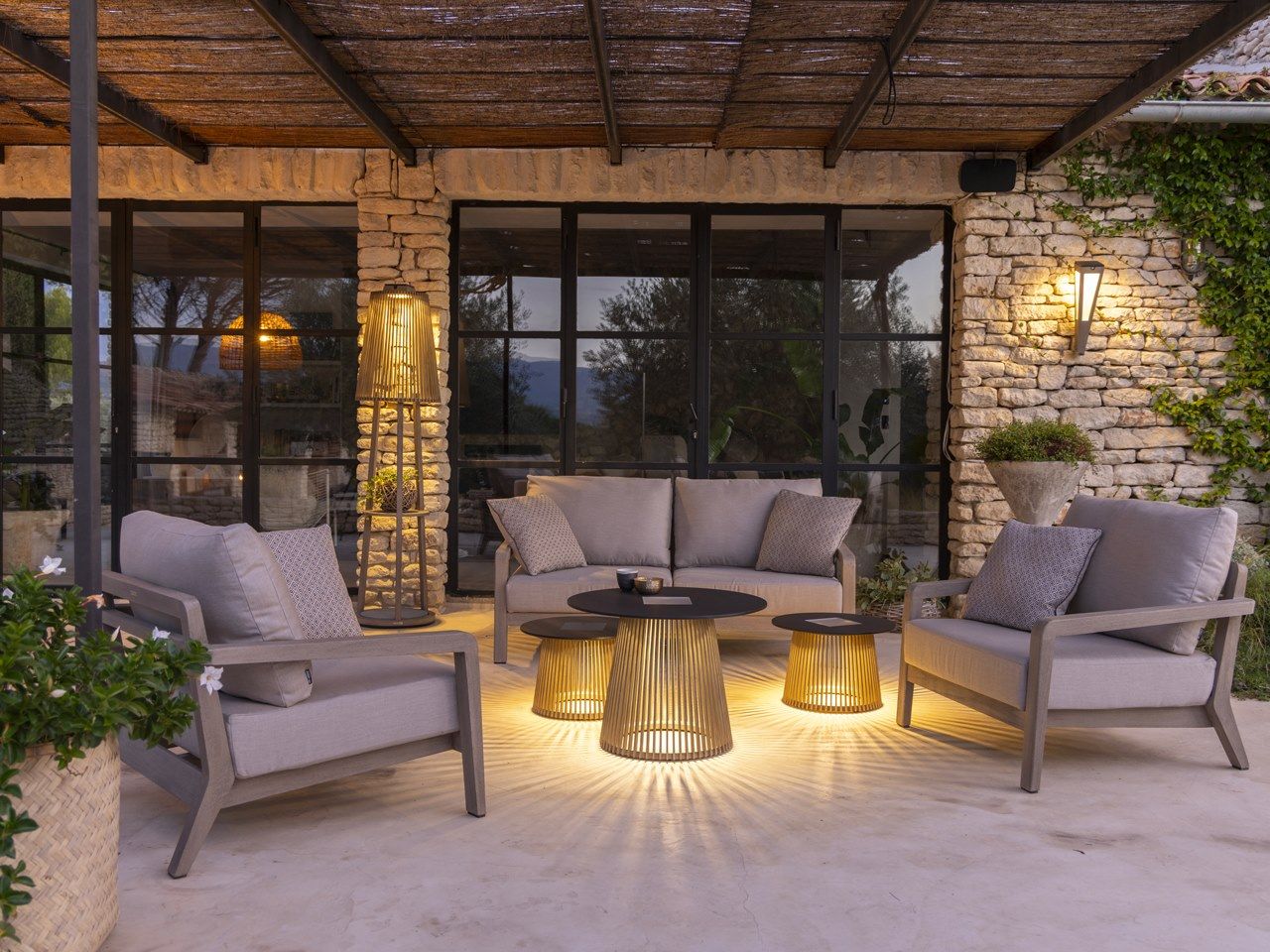 Яркий круглый садовый столик Les Jardins® Tecka ARCH-00128095 - Вид №3