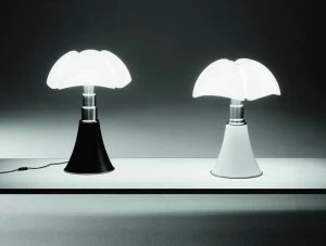 Martinelli Luce Настольная лампа из стали и абажур из метакрилата Pipistrello 620