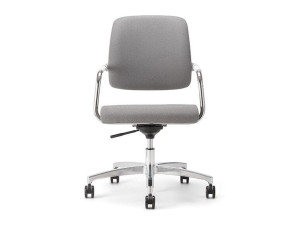 Стул с подлокотниками