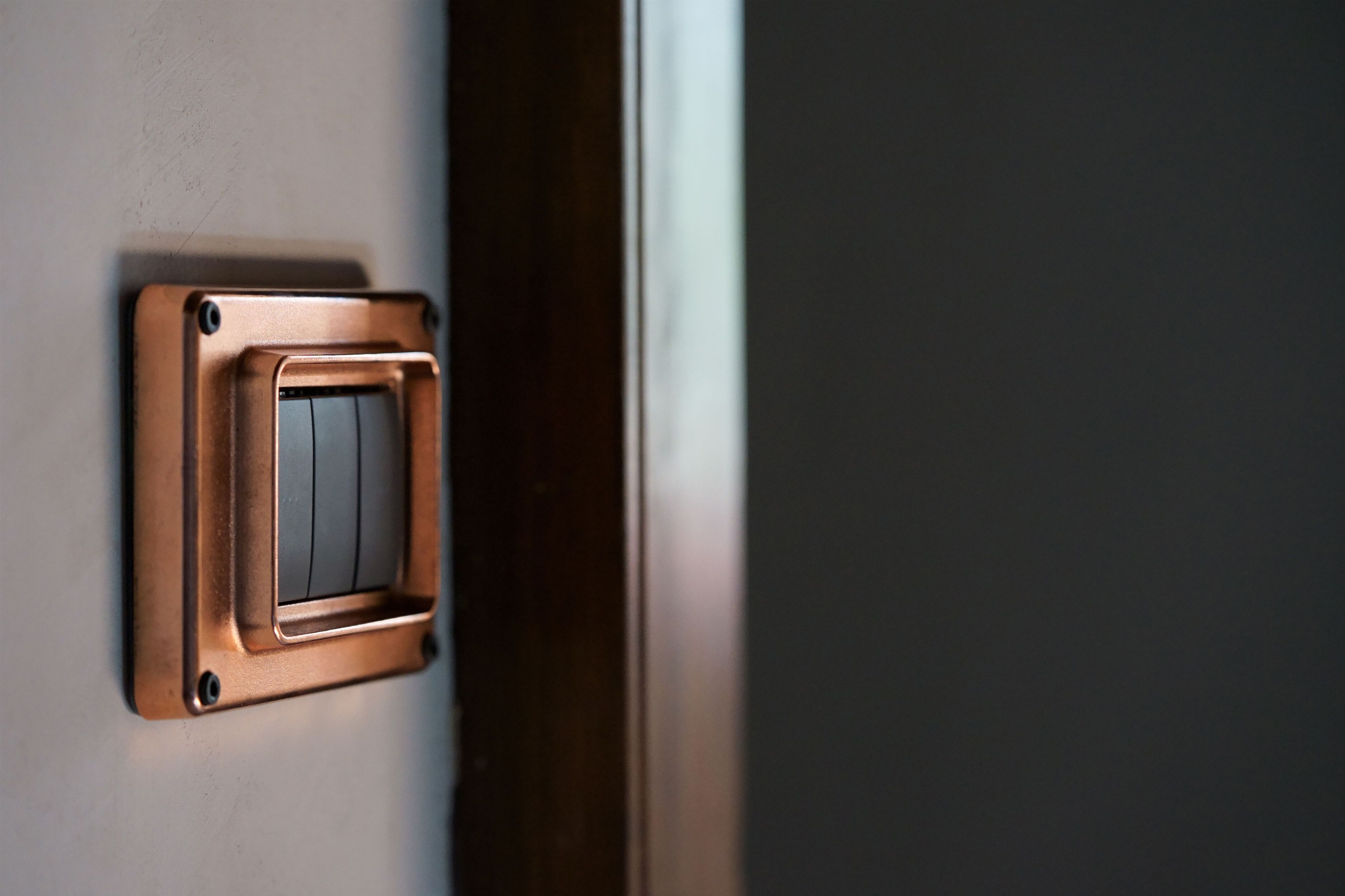 Окрашенная алюминиевая пластина для розеток и выключателей Genuit Corten ARCH-00129867 - Вид №8