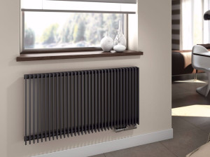 Настенный стальной полотенцесушитель с горячей водой