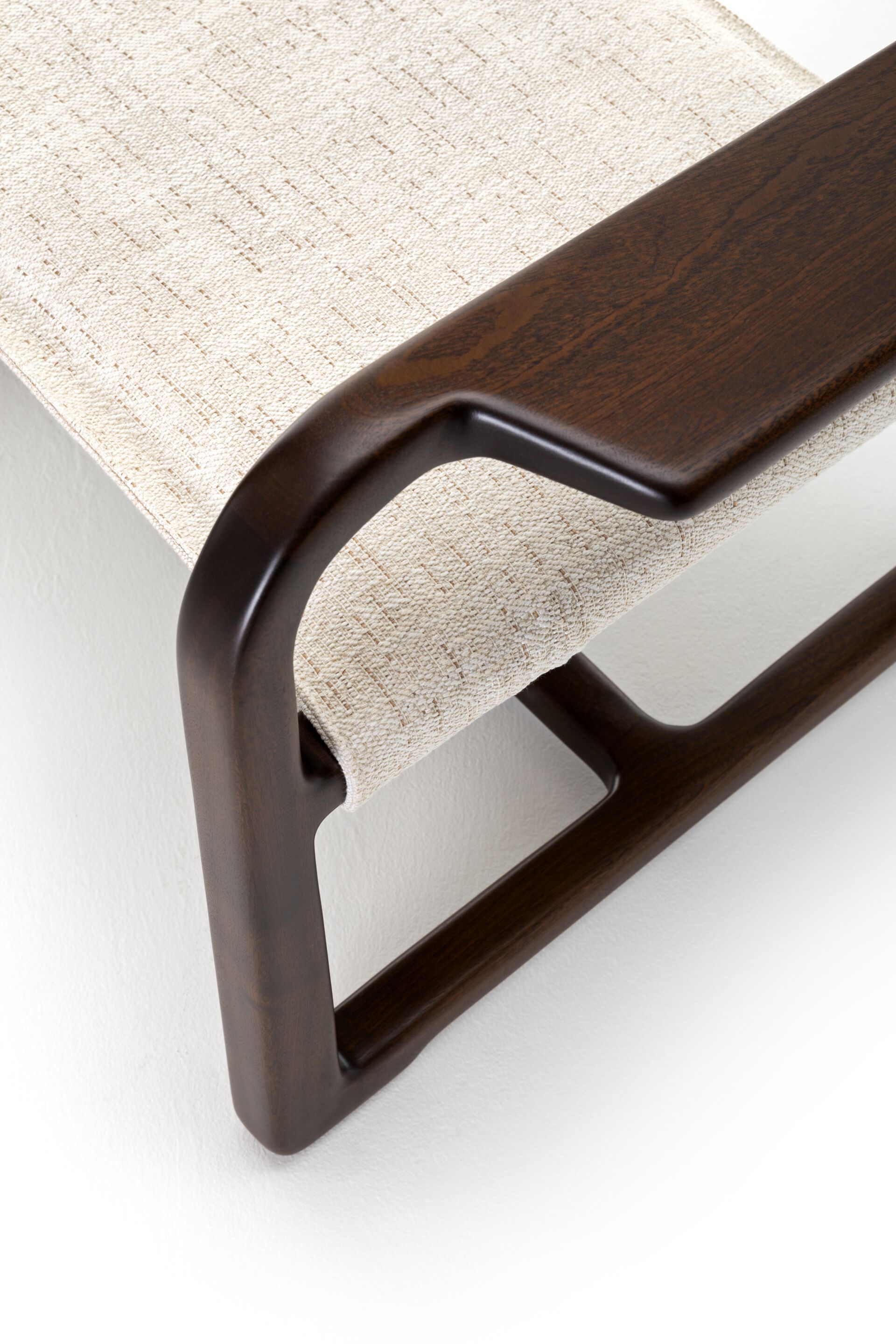 Садовое кресло из красного дерева и ткани с подлокотниками Exteta Loro Piana Interiors, The Delight Chairs by Exteta ARCH-00038048 - Вид №1