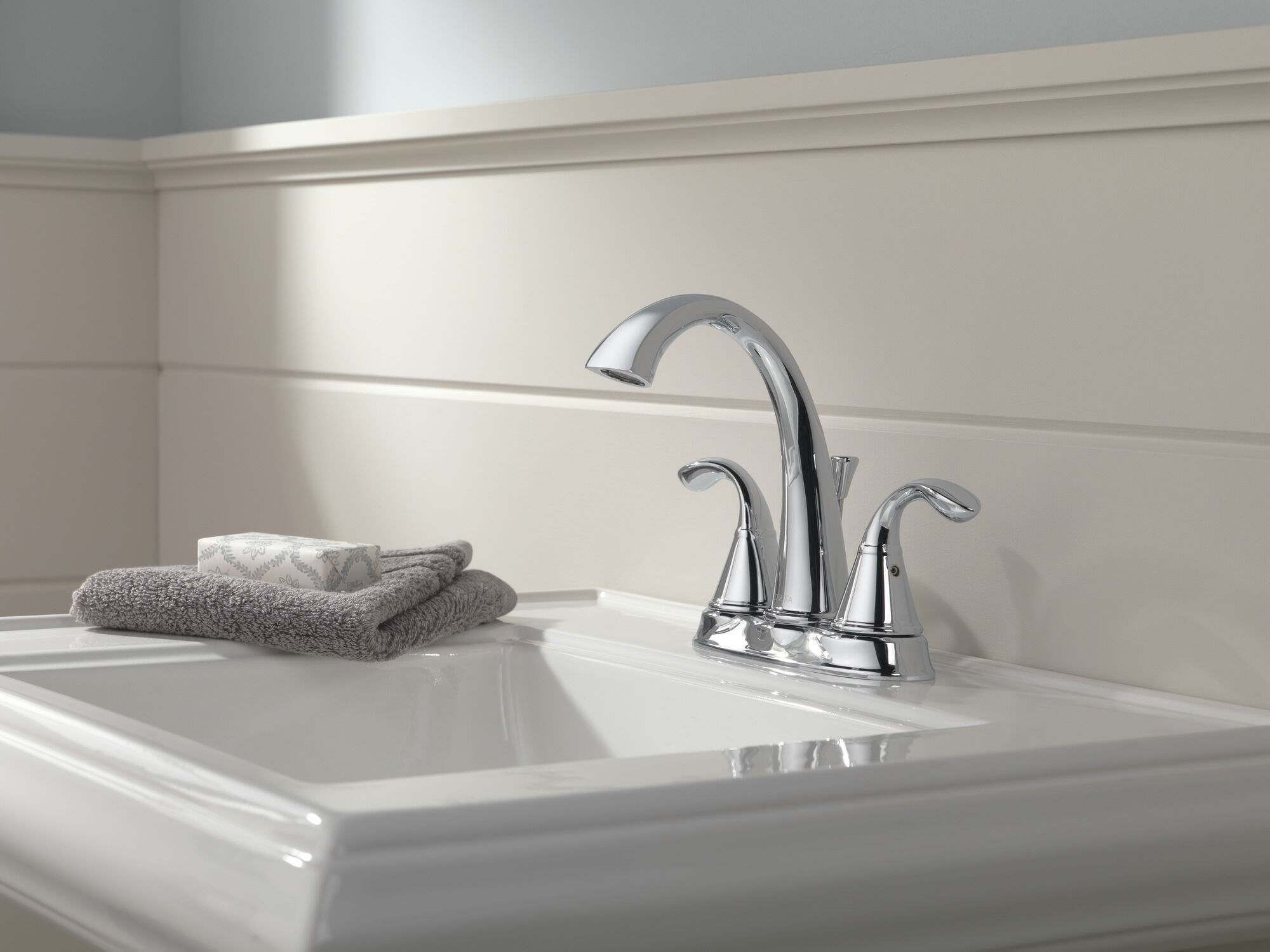 25706LF-ECO Смеситель для ванной комнаты с двумя ручками Delta Faucet Zella Хром  - Вид №1