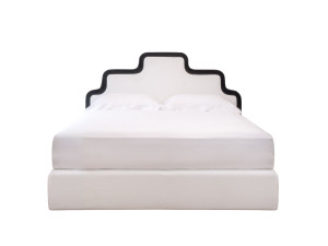 Двуспальная кровать с мягкой тканью