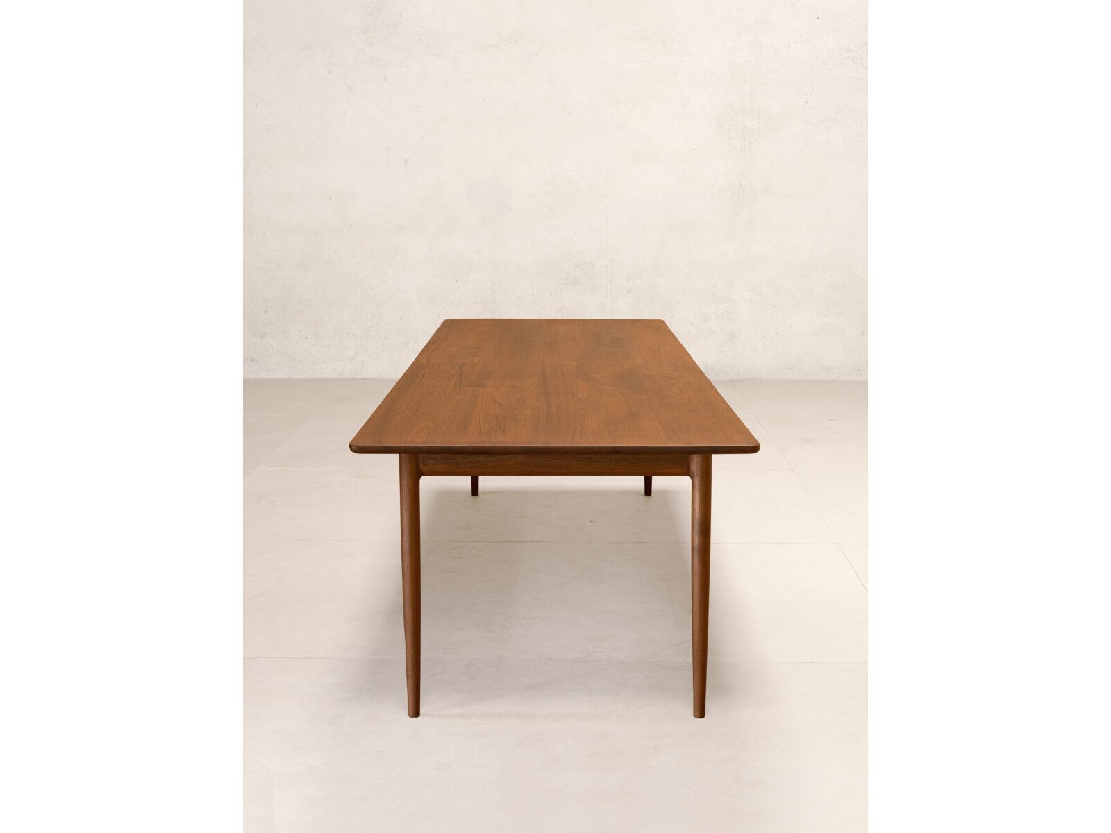 Обеденный стол из тикового дерева Phantom Hands Tangāli ARCH-00079962