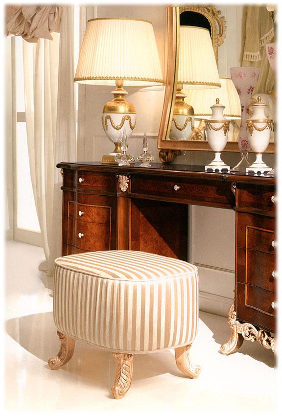 Пуф Trianon CARLO ASNAGHI 10365 Epoque