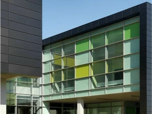 PILKINGTON ITALIA Многослойное безопасное стекло с цветным ПВХ