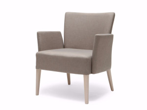 Тканевое кресло с подлокотниками