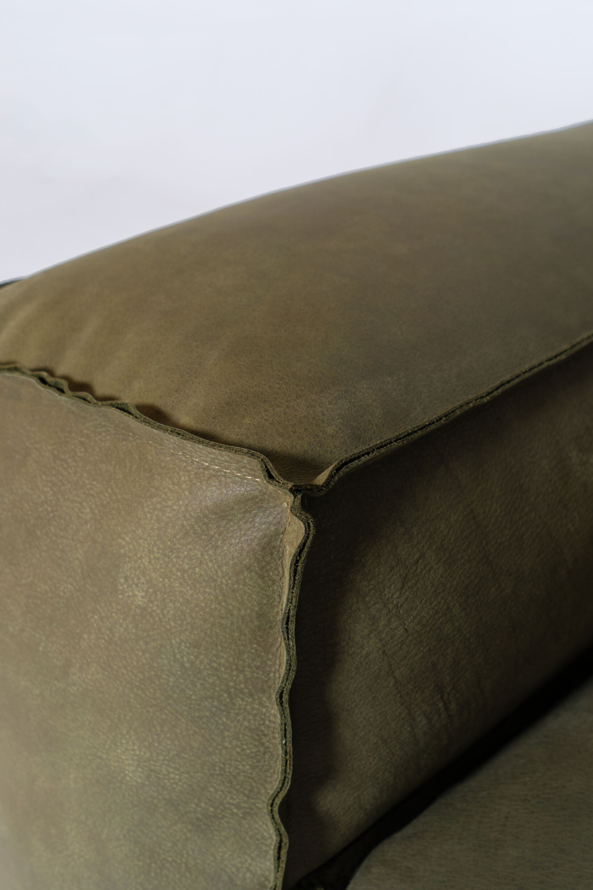 2-местный секционный диван из кожи с эффектом старения Mantellassi 1926 Placido ARCH-00074951 - Вид №8
