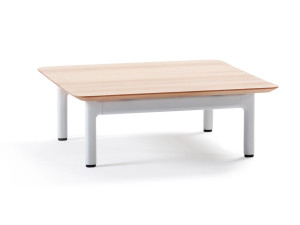 Деревянный квадратный низкий журнальный столик