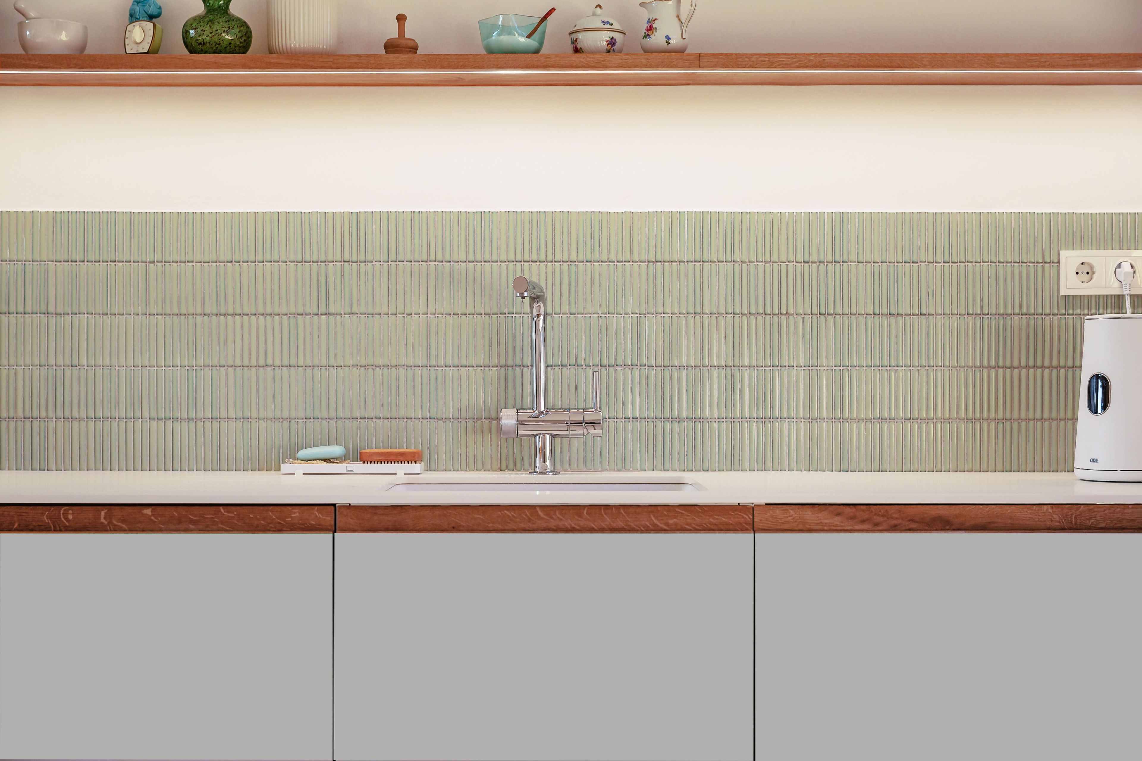 Встроенная линолеумная кухня с полуостровом Neuvermoebelt КУХОННЫЕ СИСТЕМЫ SMART LINE ARCH-00149421 - Вид №1