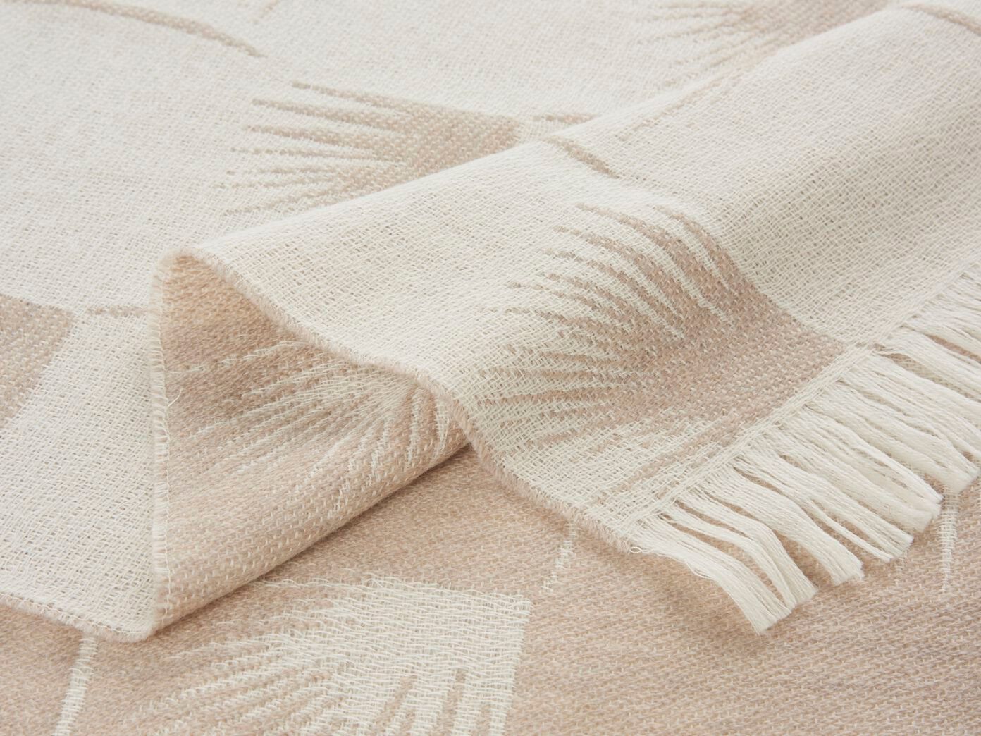 Шерстяной жаккардовый плед K-3 Sakura ARCH-00021865 - Вид №3