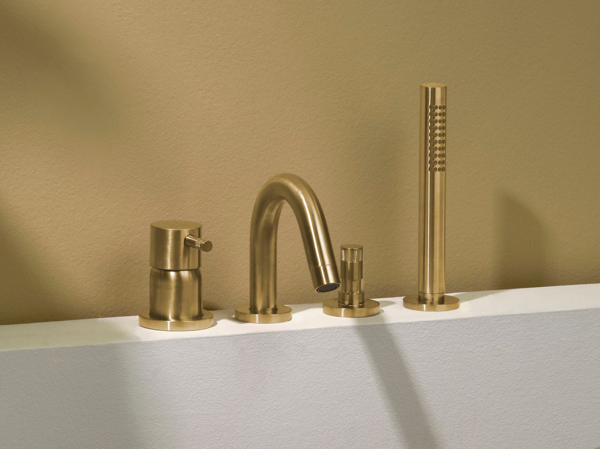 Однорычажный смеситель для ванны из нержавеющей стали с ручным душем Ritmonio Diametro35 Inox ARCH-00123379