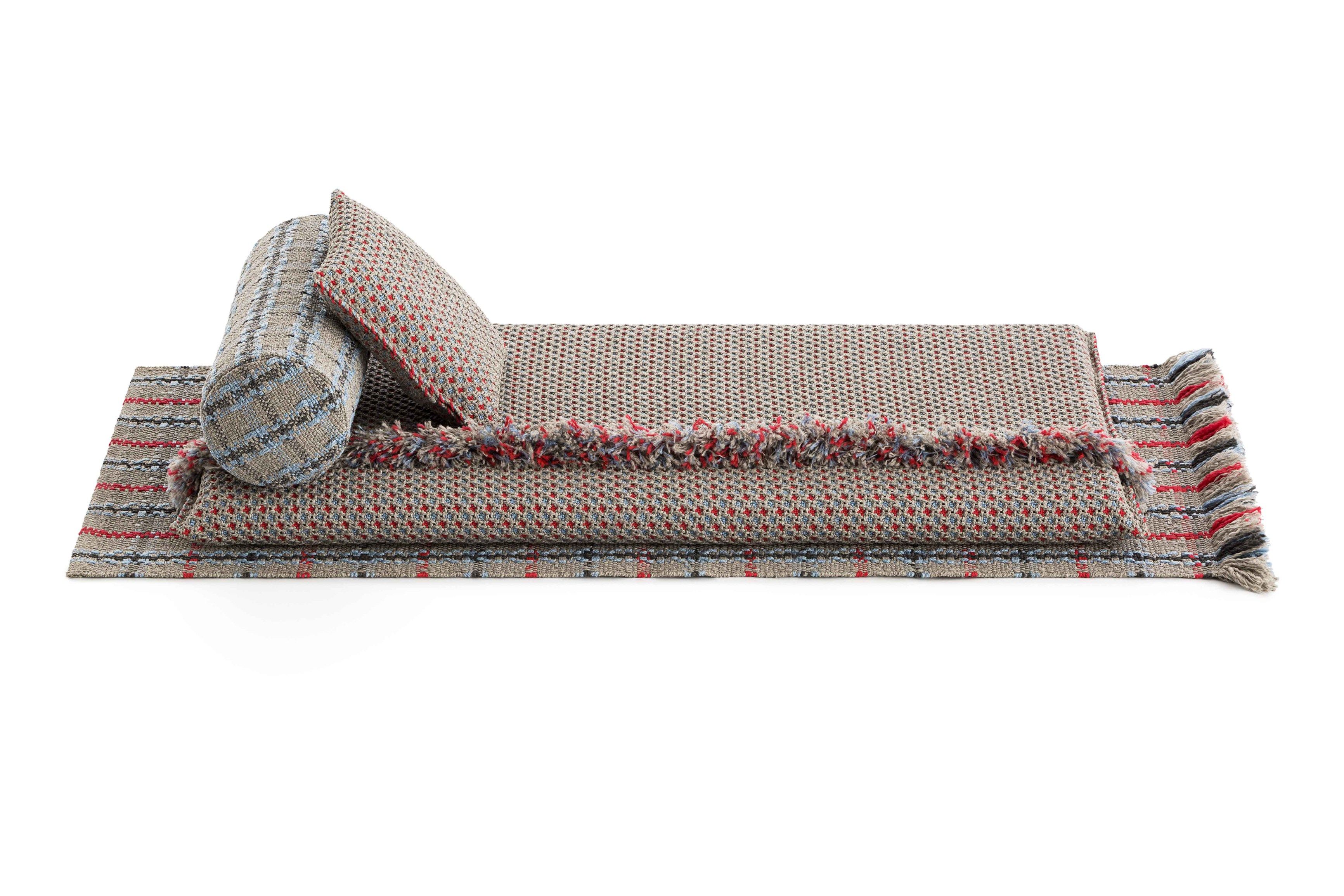 Наружная цилиндрическая полипропиленовая клетчатая подушка GAN Garden Layers ARCH-00001210 - Вид №1