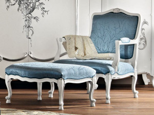 Кресло с подставкой для ног