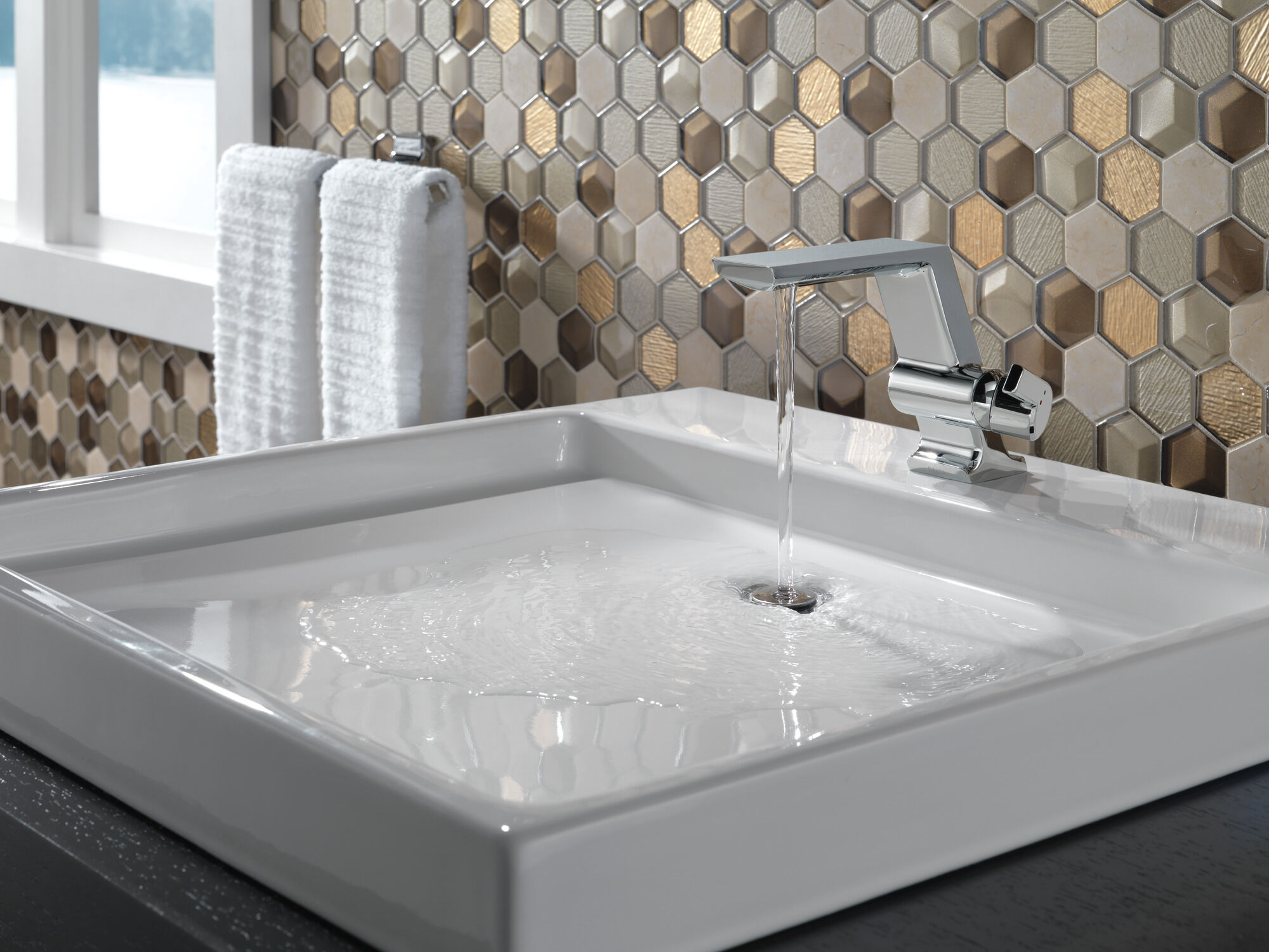 79955-KS Двойной держатель ткани Delta Faucet Pivotal Черный нержавеющий  - Вид №3