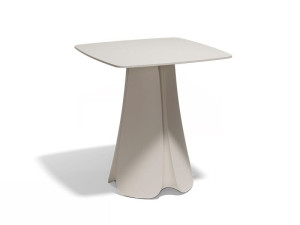 Полиэтиленовый квадратный садовый стол