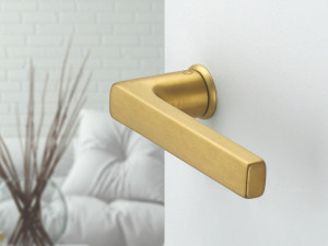 Латунная ручка