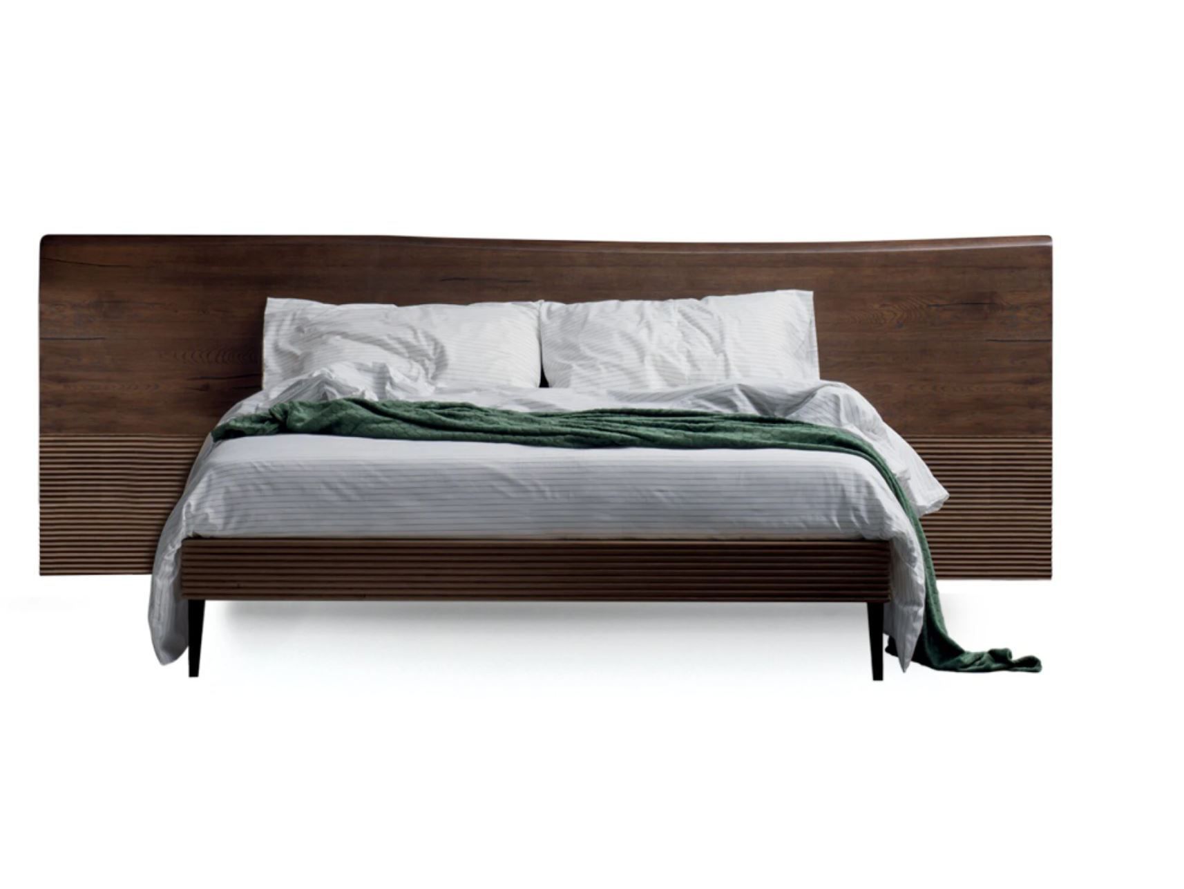 Двуспальная кровать из массива дерева Devina Nais ZEN ARCH-00106418