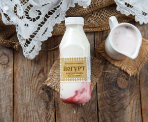 761 Йогурт клубничный 3,5-4% Вкусляндия