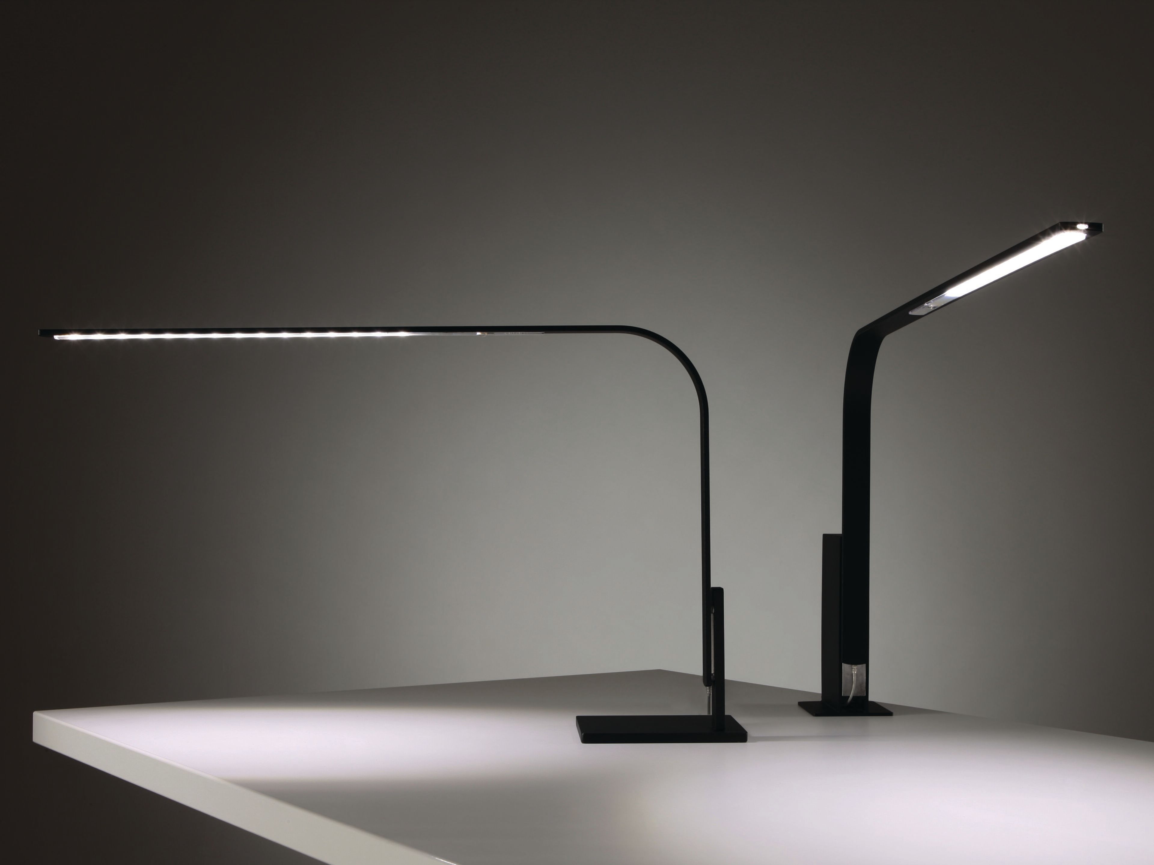 Алюминиевая вращающаяся светодиодная настольная лампа Haworth LIM ARCH-00046772