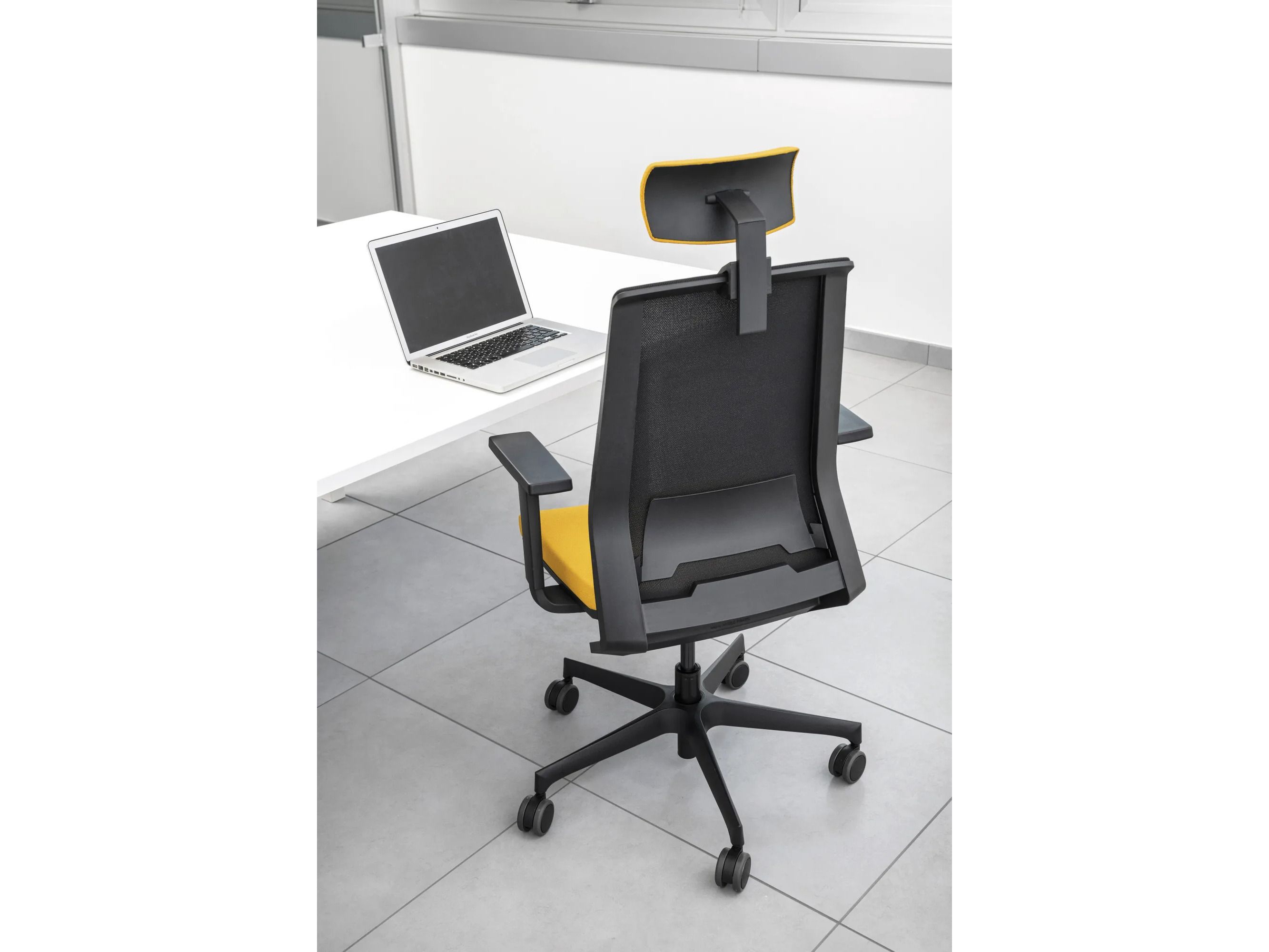 Офисное кресло с регулируемой высотой и 5 спицами с подголовником AP Factor Сиэтл ARCH-00049623 - Вид №4