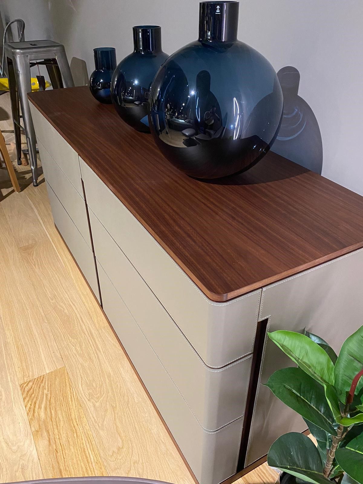 Деревянный и кожаный комод In Stock Poltrona Frau ARCH-00043186 - Вид №2