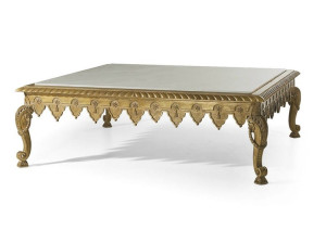 Деревянный журнальный столик с мраморной столешницей