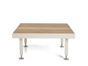 Металлический квадратный садовый стол