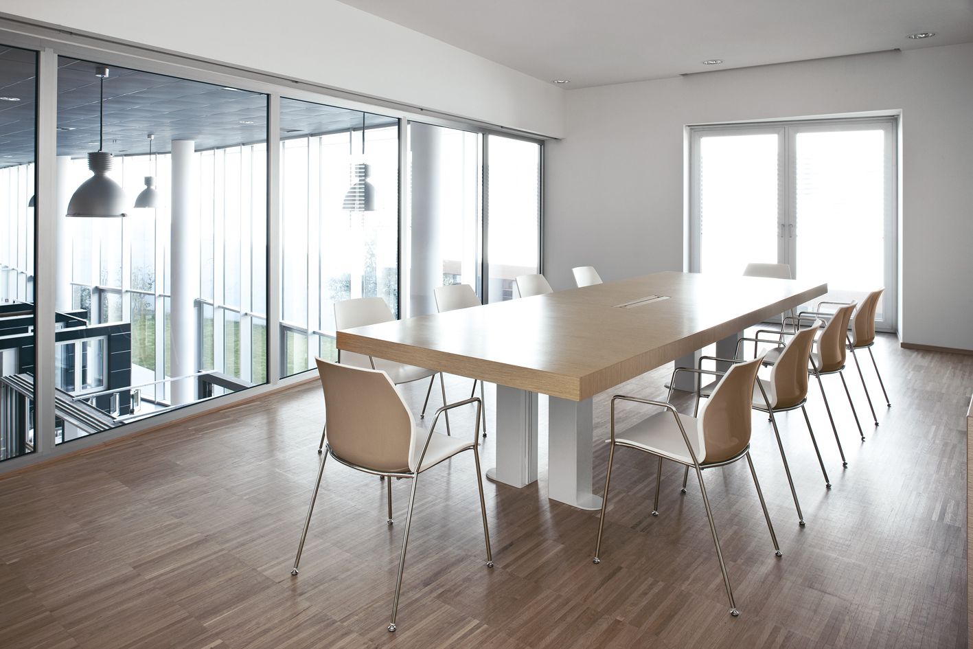 Пластиковый стул с подлокотниками Kastel Kalea ARCH-00141737