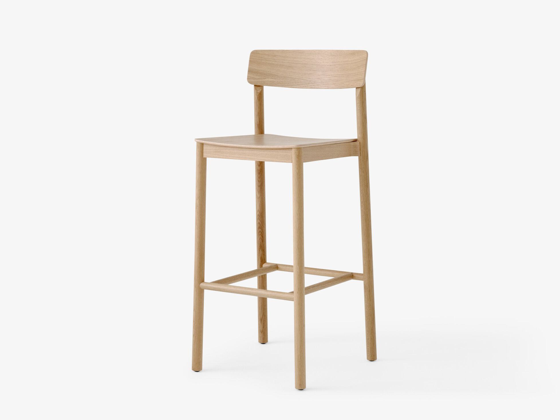 Твердый деревянный барный стул с подставкой для ног &Tradition Betty ARCH-00022660