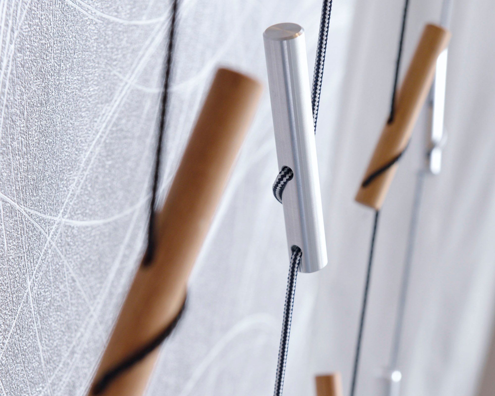 Алюминиевая и деревянная потолочная вешалка SCHNEEWEISS interior Рапунцель ARCH-00013694 - Вид №2