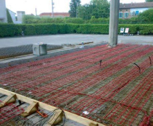 Электрическая противообледенительная и противообледенительная система для пандусов и пешеходных дорожек