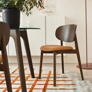 Стул из бука с мягким сиденьем