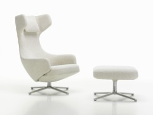 Вращающееся кресло с подставкой для ног