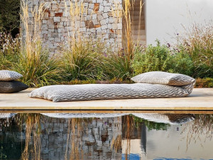 Ткань сад кровать