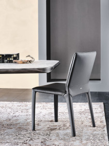 Кожаный стул