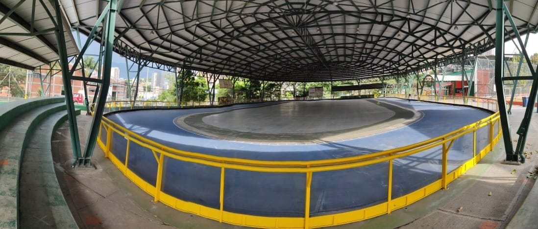 Поликарбонатный лист с защитой от ультрафиолета Polyvantis твердый лист LEXAN™ ARCH-00138254 - Вид №2