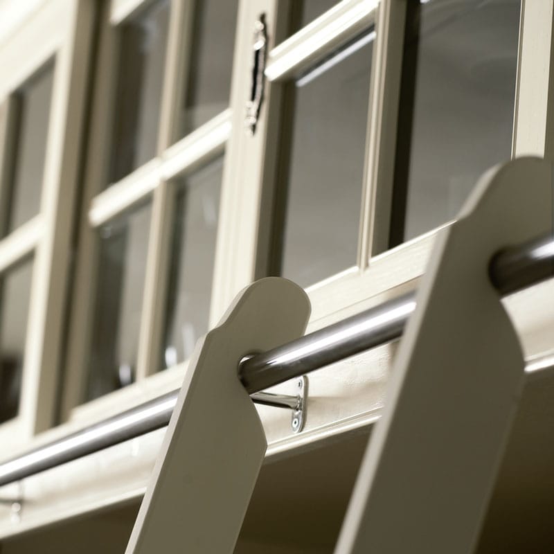 Лакированная оборудованная кухня с островом Marchi Cucine New Classic ARCH-00116671 - Вид №3