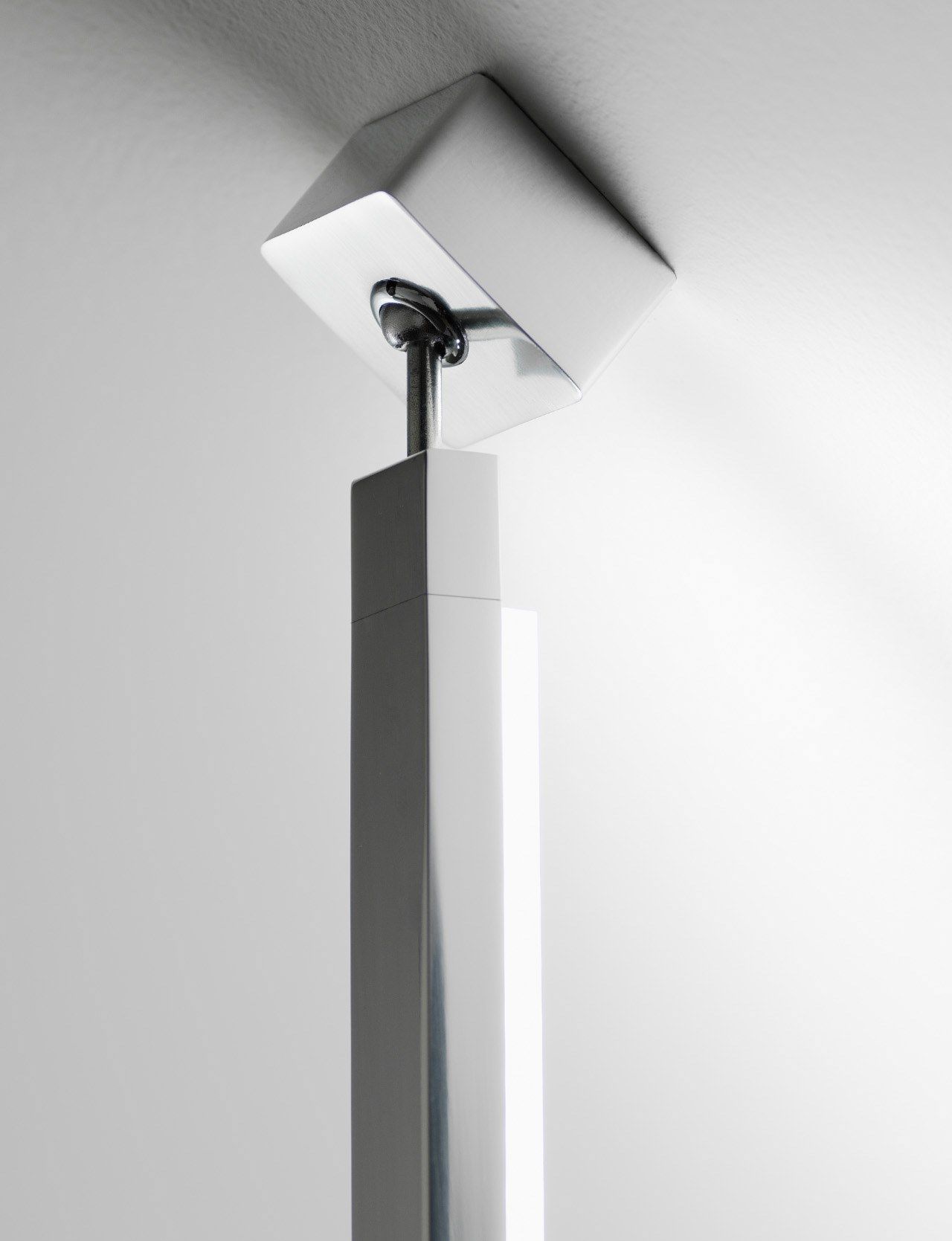 Алюминиевый и PMMA светодиодный подвесной светильник с розеткой Stilnovo Xilema ARCH-00106904 - Вид №3