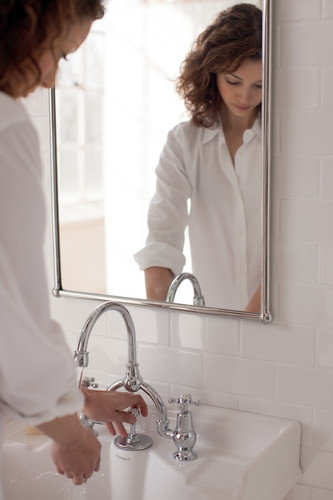 Смеситель для раковины на 2 отверстия со скрытым сливом-переливом [CL28 + W9] - подходит только для раковины B14  Burlington T25-QT, T1, W9  - Вид №4