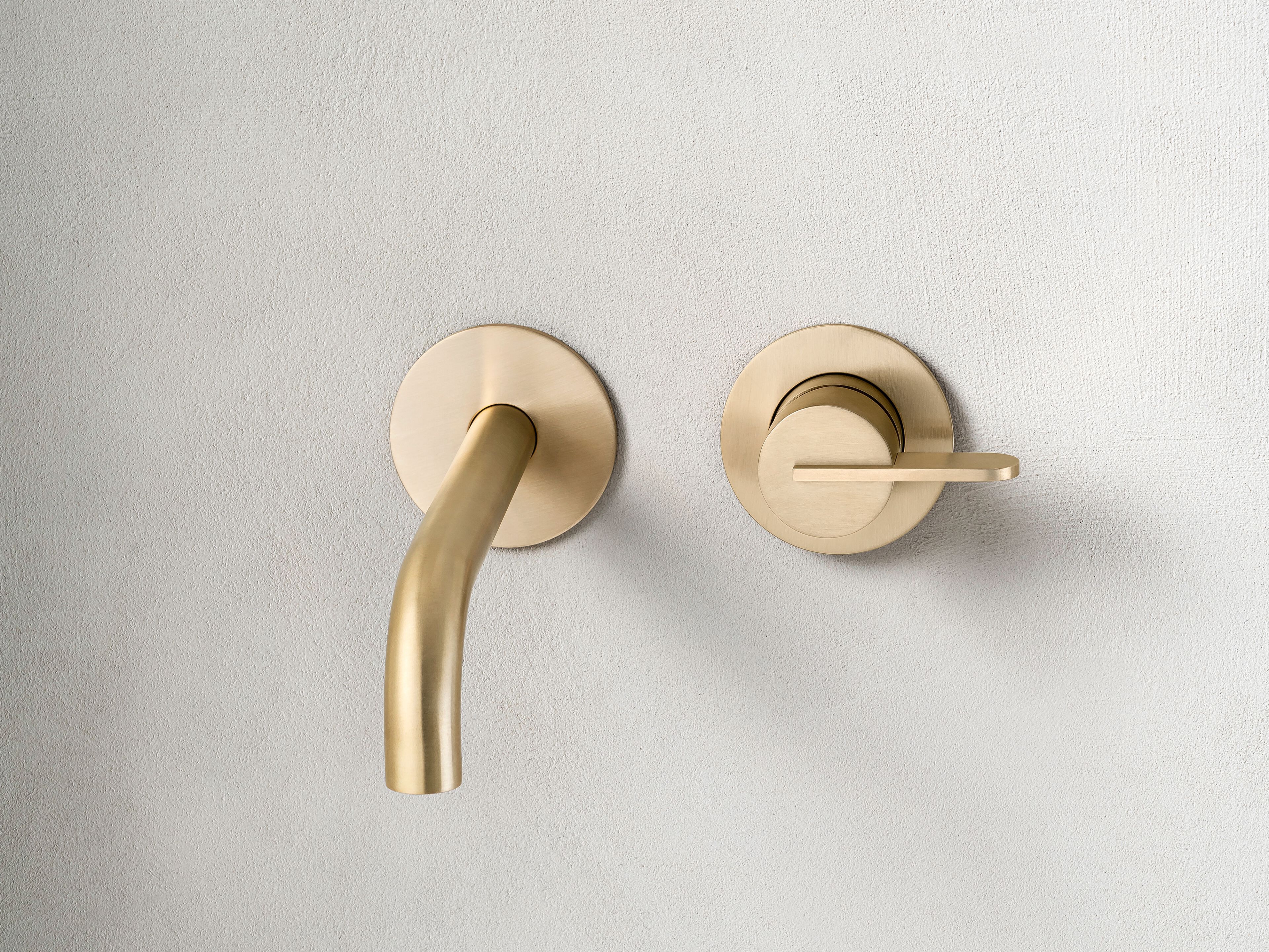 Настенный однорычажный смеситель для раковины с 2 отверстиями QD Magistro Lab Swing ARCH-00049351